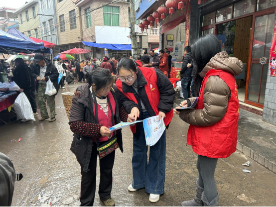 坪坝镇开展党的创新理论“百人千场进万站”文明实践示范宣讲活动