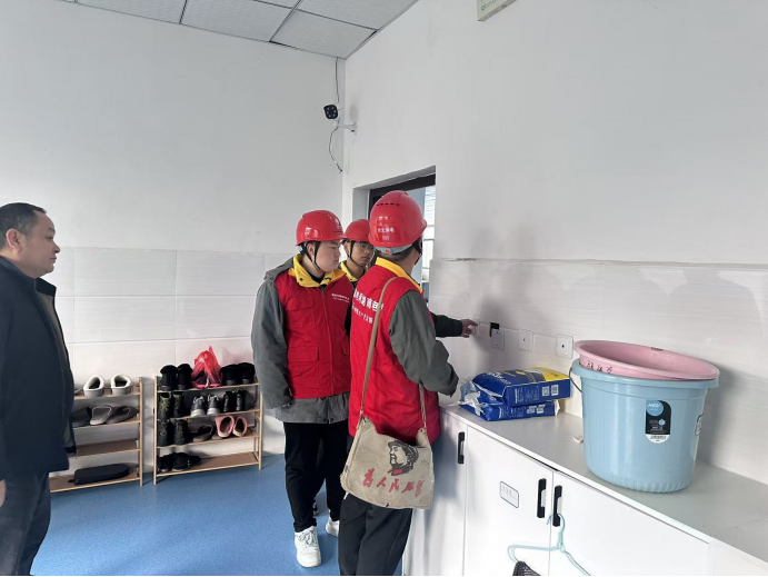 国网古丈县供电公司：学雷锋送温暖 服务进敬老院