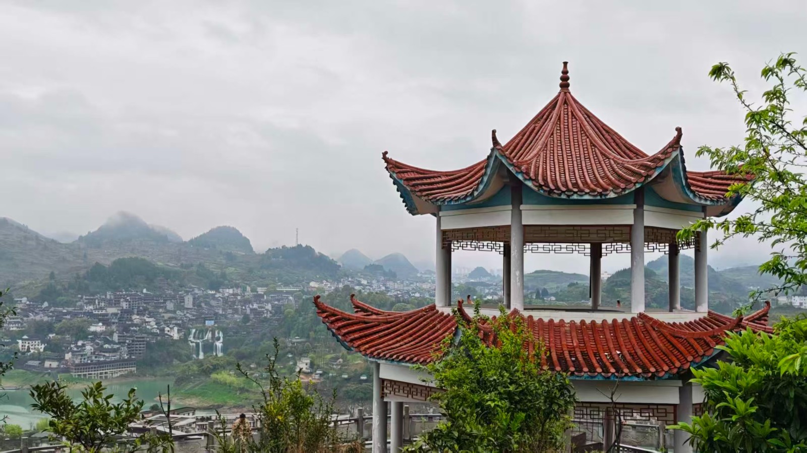 青竹山上祭英烈，红军亭前忆初心——红石林镇举行清明祭扫活动