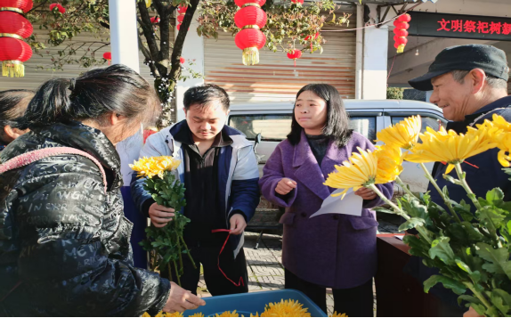 高峰镇：清明寄哀思  文明润新风
