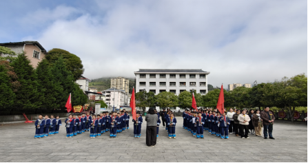 清明祭英烈 薪火永相传 ——古阳镇双溪完小清明祭扫人民英雄纪念碑活动