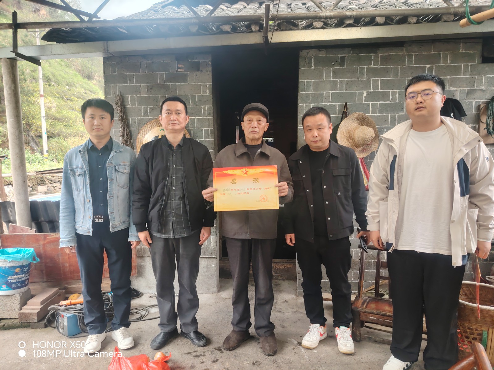 一纸喜报传荣光  拥军情深暖人心——古阳镇走访慰问优秀士兵家属