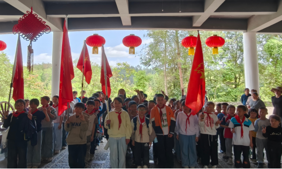 研学红石林 厚植家乡情 ——古阳镇双溪完小开展研学活动