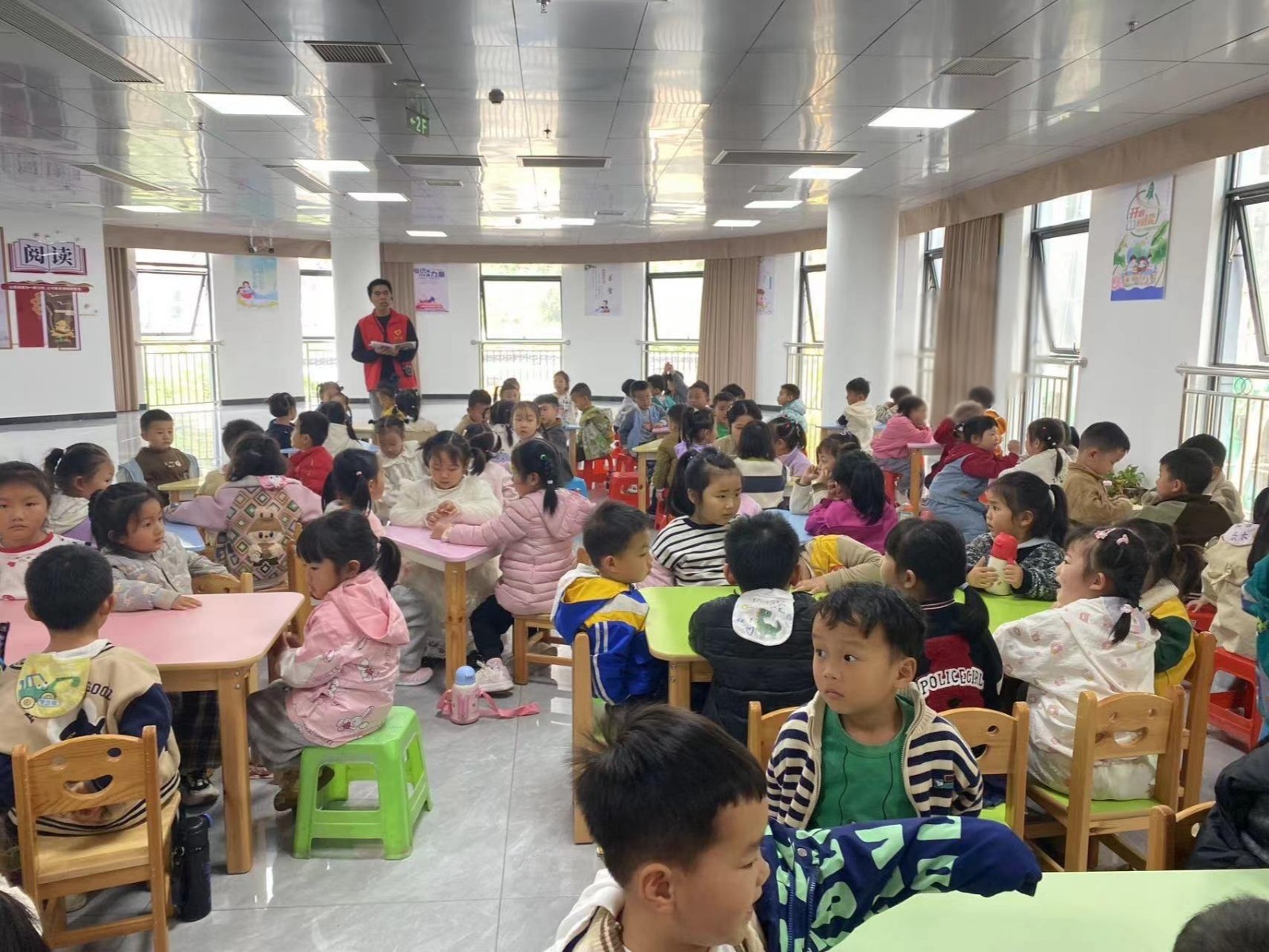 书香伴手作 悦读润童心——古丈县图书馆开展世界读书日幼儿主题活动