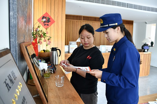 古丈消防救援局深入民宿开展“五一”节前消防安全检查