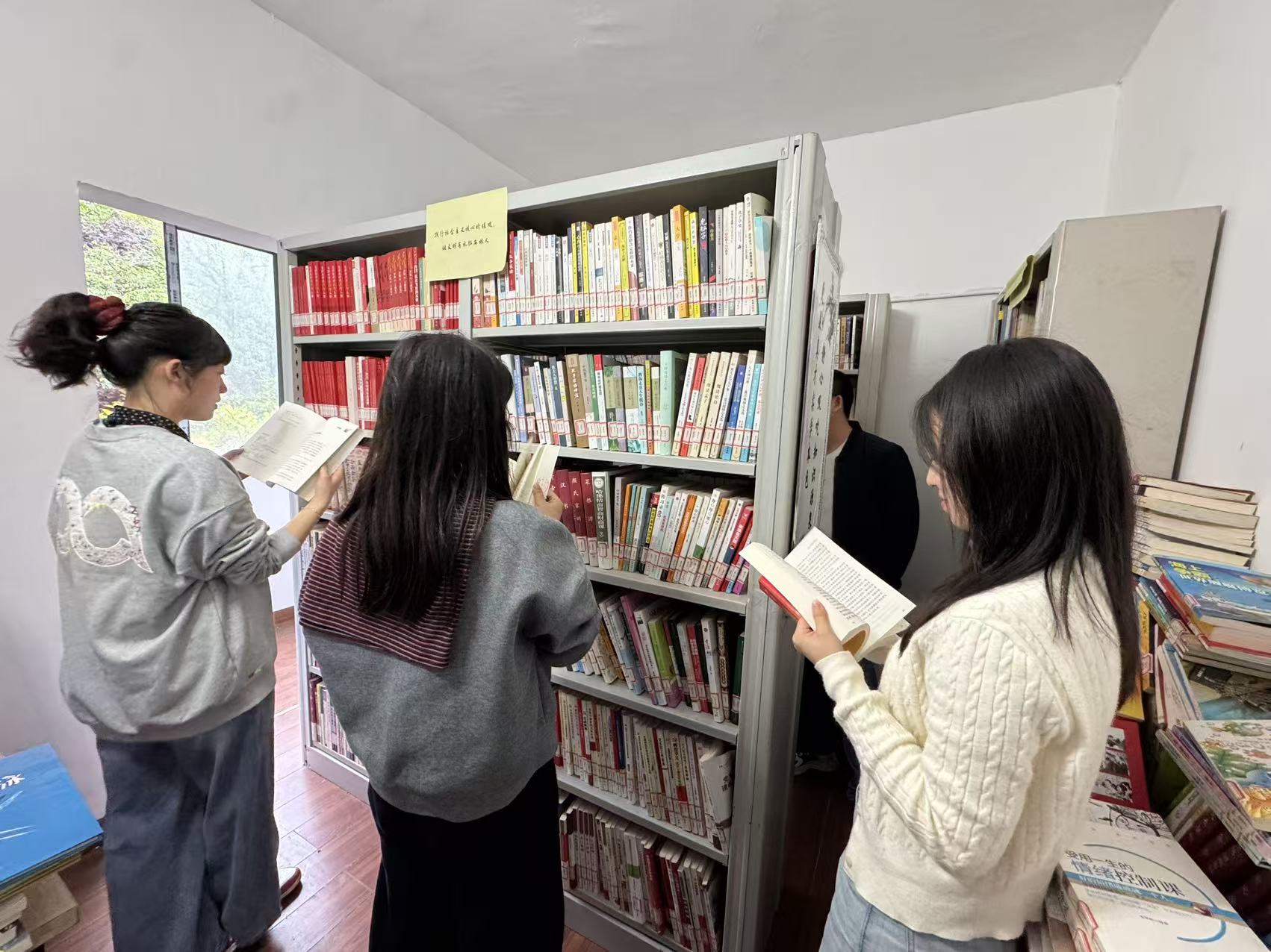 红石林镇开展“阅读一小时”主题活动推动全民阅读活动
