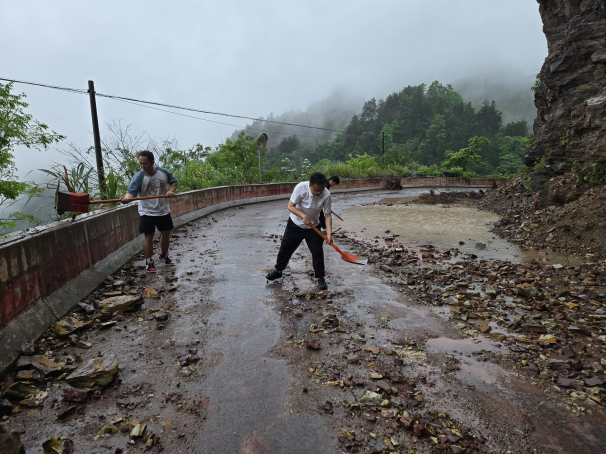 古丈县岩头寨镇：积极应对强降雨天气 扎实开展汛期安全巡查