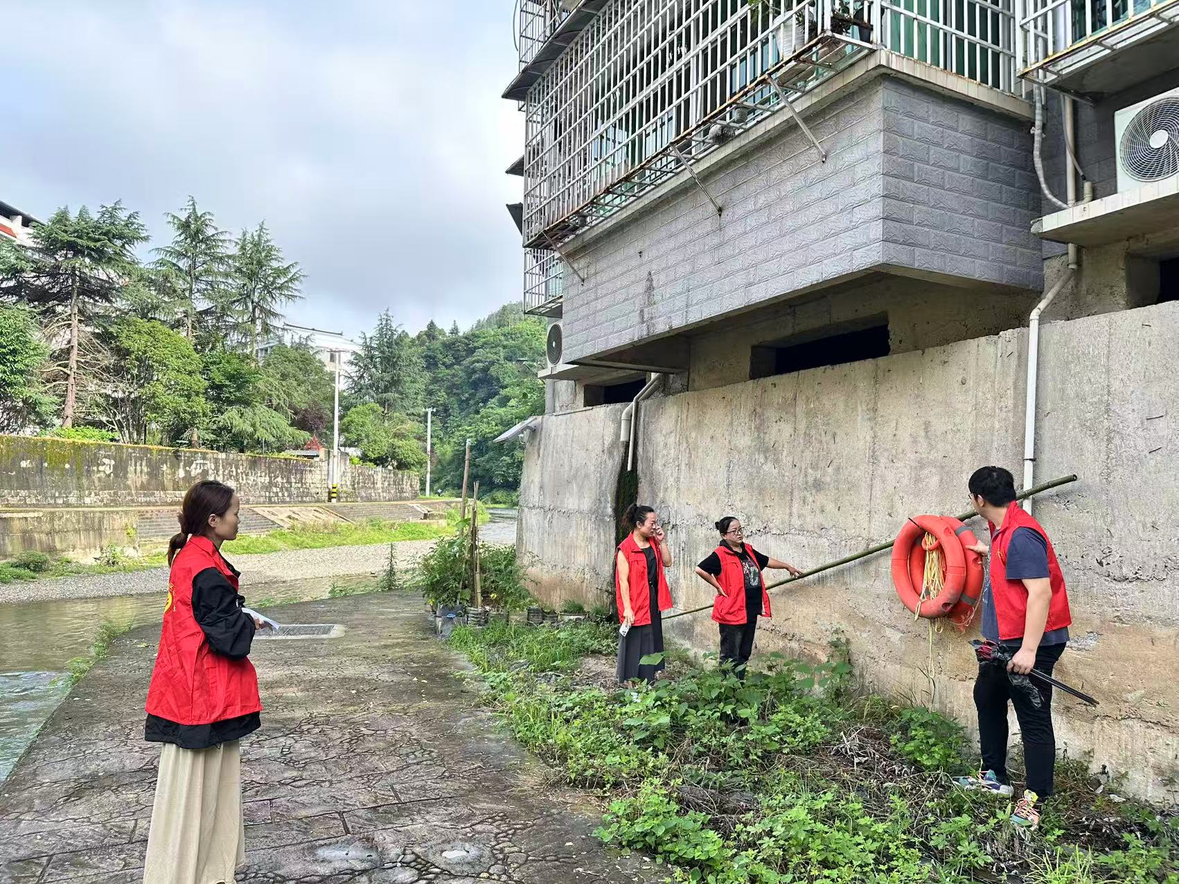 古阳镇红星社区：夯实防风险“基础桩”，筑牢防溺水“安全堤”