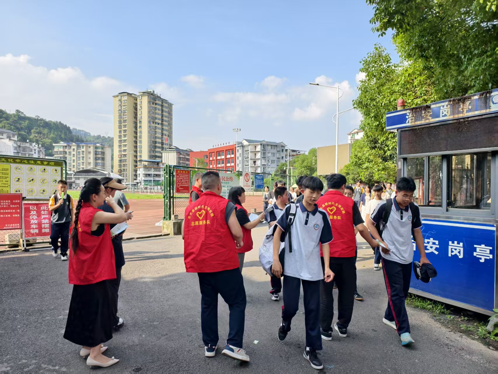 古阳镇广场社区：筑牢防溺水安全网 宣传进校园进社区
