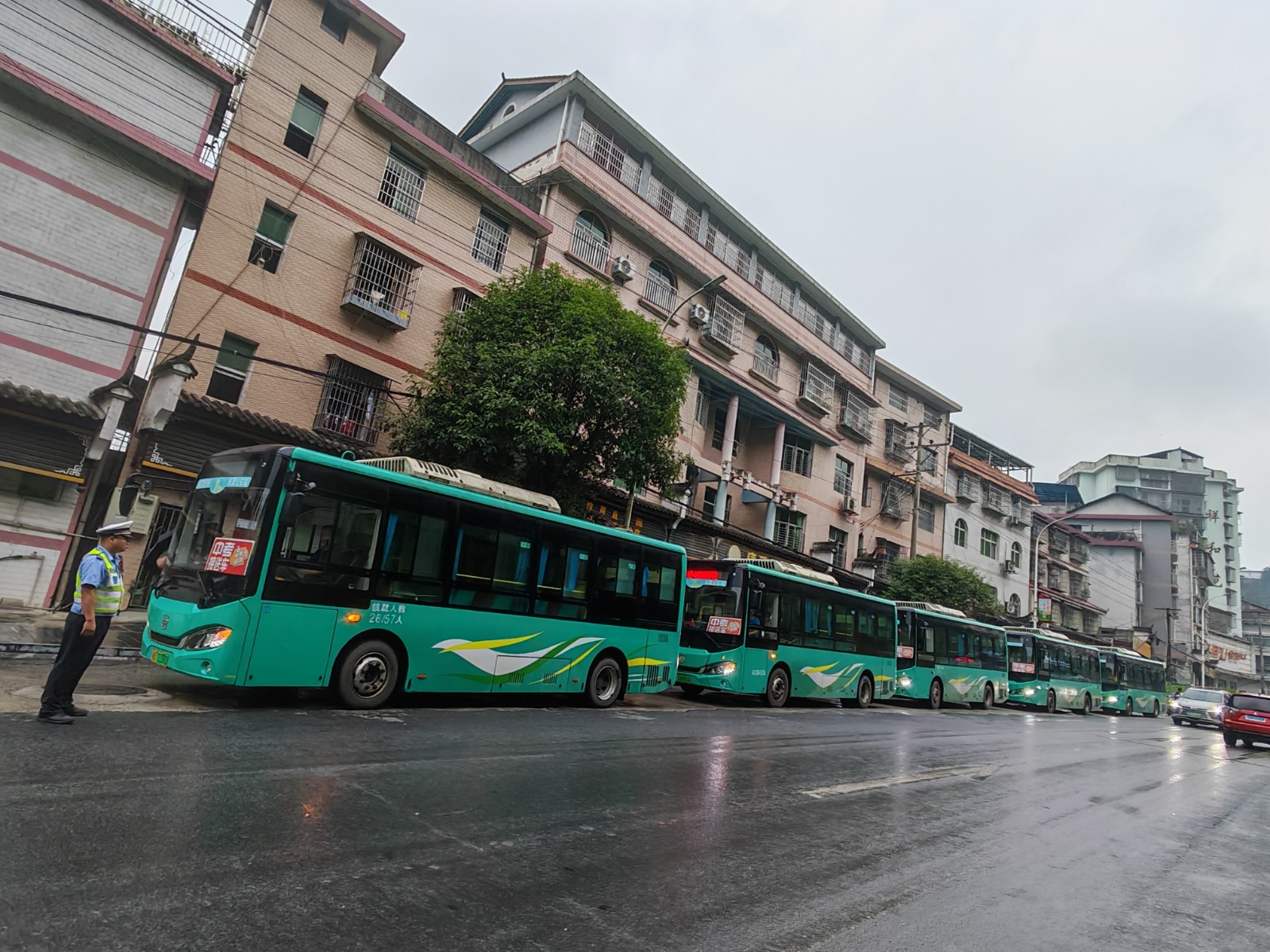 暖心护航中考路——古丈茶投公交开通考生专线助力学子逐梦