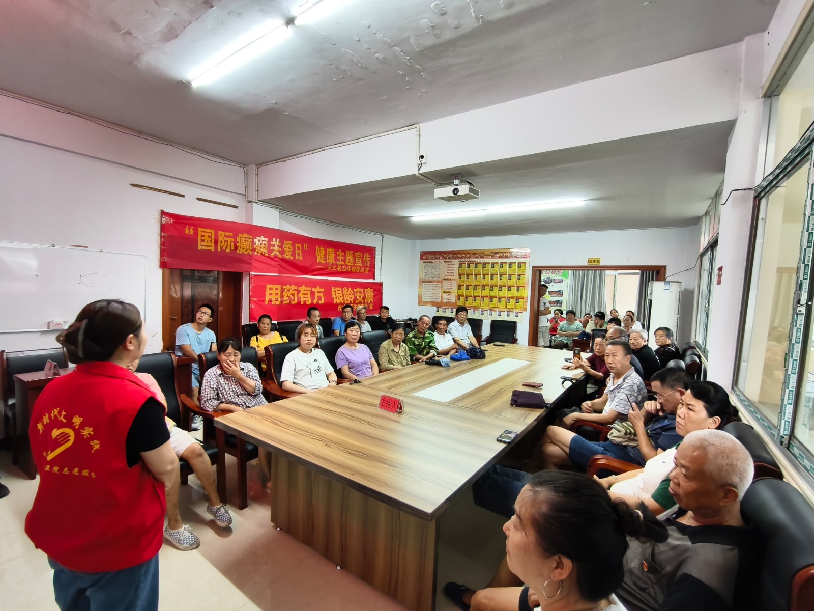 党建引领赋能 古阳镇广场社区开展“端午浓情送温暖・干群携手聚民心”志愿服务活动