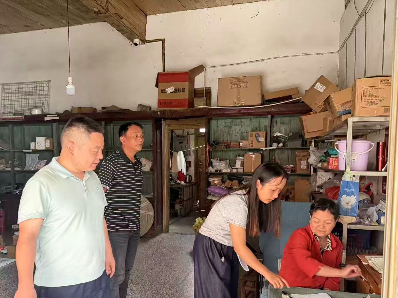 岩头寨镇：入户送达安全告知书 筑牢群众安全防护网