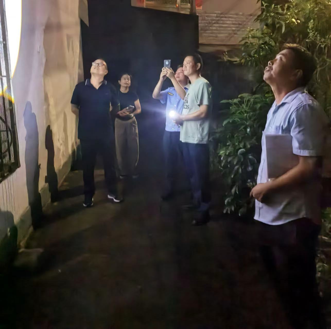 古阳镇：上门摸排守防线  整治充电除险情