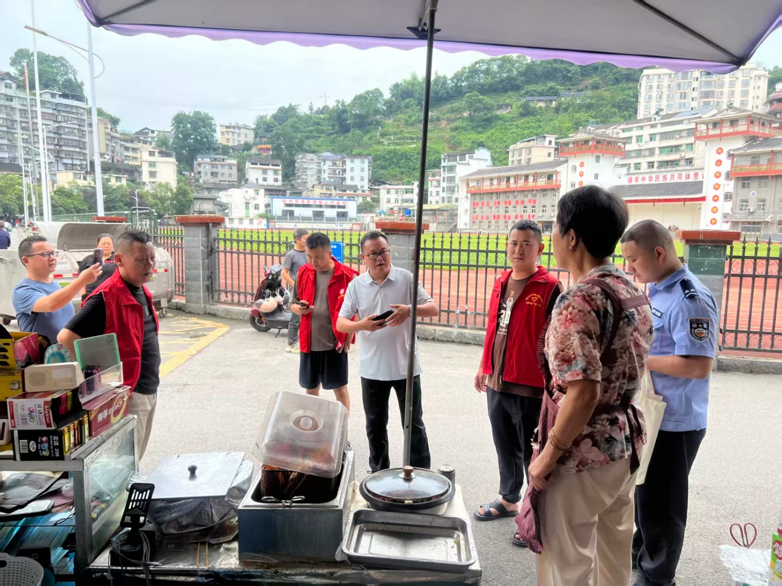 古阳镇广场社区：整治校园周边经营环境 守护未成年人健康成长