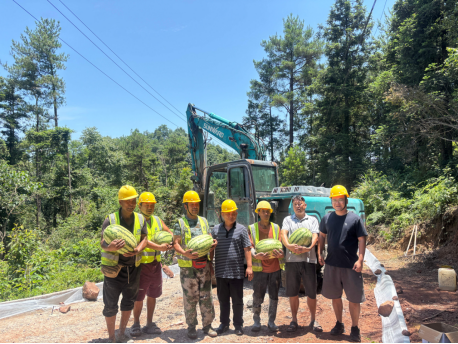 湘西古丈县高峰镇：炎炎夏日送清凉 暖心护航重点项目建设