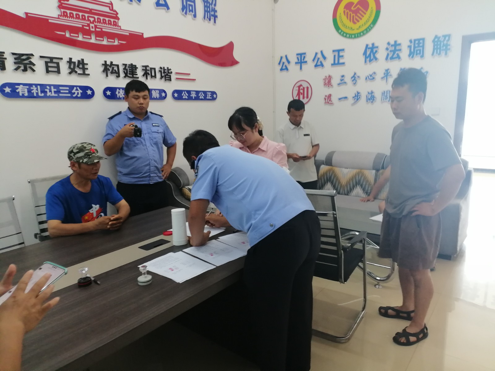 邻里争执意外致伤 调警联动定分止争——断龙山镇综治中心成功调处一起人身损害赔偿纠纷