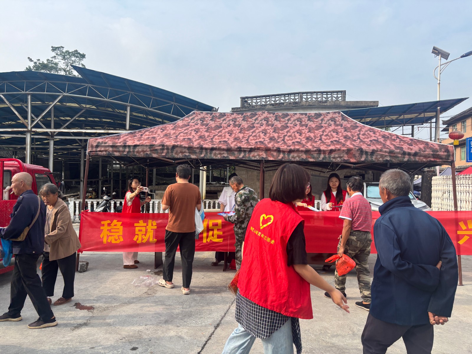断龙山镇开展集镇集中宣传活动