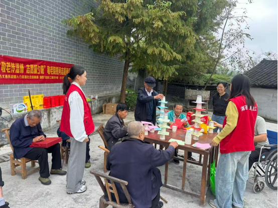 情暖中秋迎国庆，敬老关爱暖人心——断龙山镇开展敬老院慰问活动
